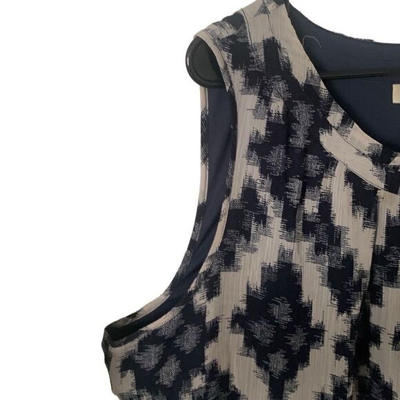 Pre Owned Women’s CJ Banks Sleeveless Blouse Geometric Blue White Sz XXL - Picture 2 of 10
